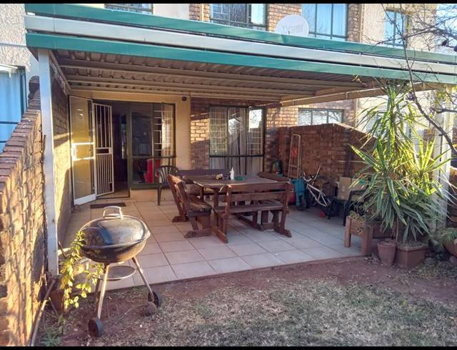 3 BEDROOM TOWNHOUSE FOR SALE IN HENNOPSPARK